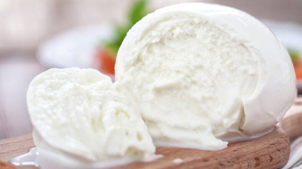 Mozzarella avec une date dépassée de 3 jours : on jette ou on peut encore la consommer ? 1 mozzarella date dépassée de 3 jours